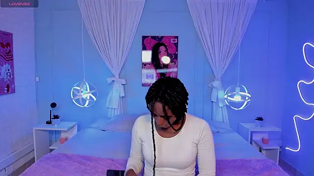 naomi campell online show from April 7, 2026, 7:37 pm