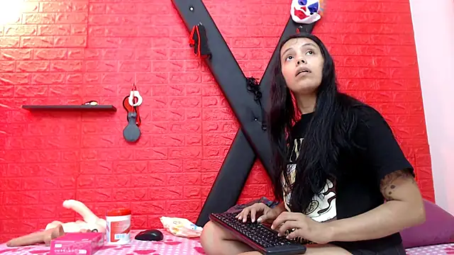 juliette18rose online show from February 16, 2026, 8:07 pm