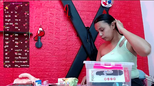 juliette18rose online show from March 4, 2026, 8:27 pm