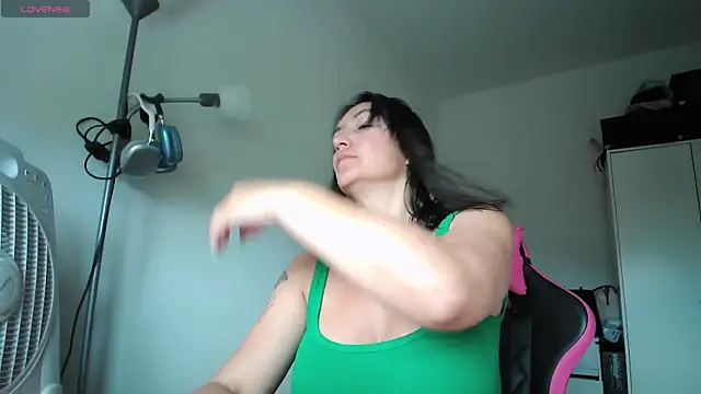 Yulian Milf online show from May 30, 2026, 4:01 pm