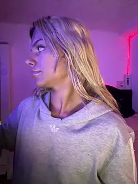 andyy x online show from April 16, 2026, 5:19 am