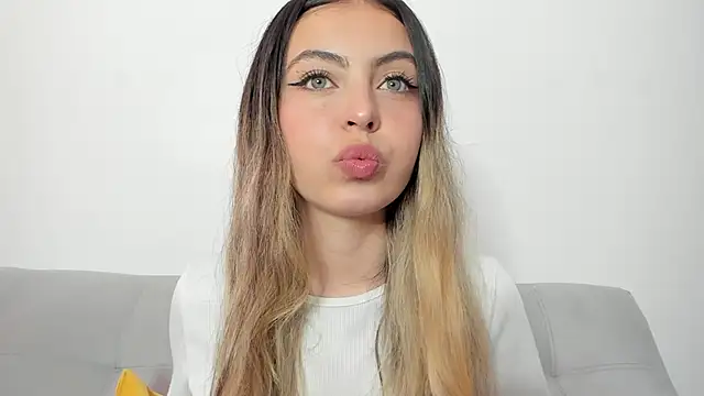 Fernanda aaaa online show from May 12, 2026, 3:18 pm