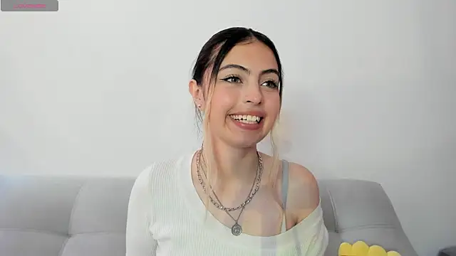 Fernanda aaaa online show from April 14, 2026, 4:23 pm