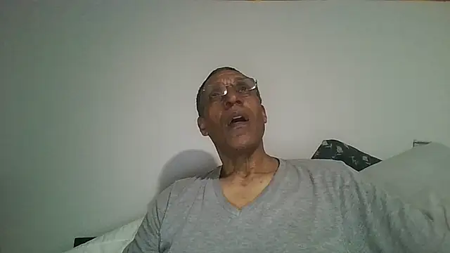 Snapshot of swimmer2496 chatting on April 15, 2026, 2:50 am swimmer2496 online show from April 15, 2026, 2:50 am