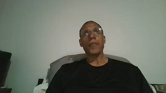 swimmer2496 online show from June 6, 2026, 12:49 am