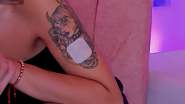 PAMELA BRANZ online show from February 12, 2026, 11:54 am