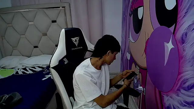 Akyra latinn online show from February 3, 2026, 1:27 pm