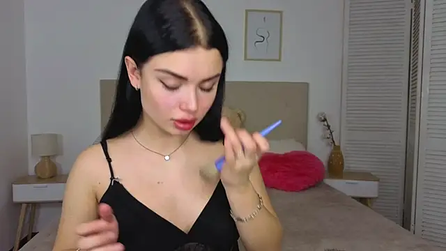 Snapshot of Silena_sky chatting on February 14, 2026, 1:33 pm Silena sky online show from February 14, 2026, 1:33 pm