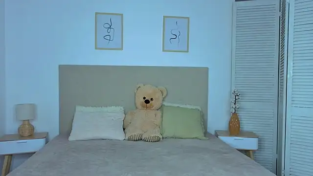 Snapshot of Silena_sky chatting on February 9, 2026, 2:15 pm Silena sky online show from February 9, 2026, 2:15 pm