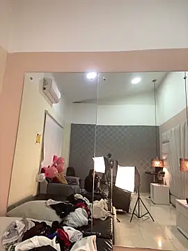 Snapshot of JuliaaVega chatting on February 12, 2026, 12:05 pm JuliaaVega online show from February 12, 2026, 12:05 pm