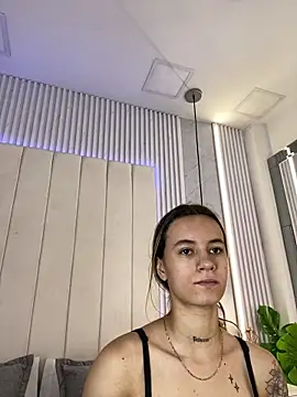 Snapshot of JuliaColemann chatting on April 16, 2026, 11:55 am JuliaColemann online show from April 16, 2026, 11:55 am