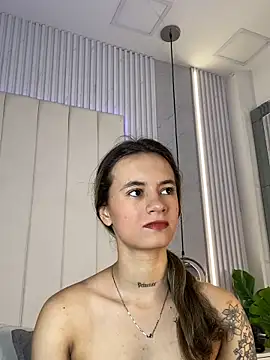 Snapshot of JuliaColemann chatting on April 25, 2026, 11:57 am JuliaColemann online show from April 25, 2026, 11:57 am
