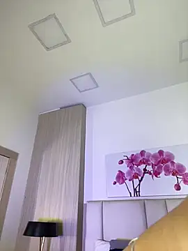 Snapshot of JuliaColemann chatting on May 30, 2026, 12:00 pm JuliaColemann online show from May 30, 2026, 12:00 pm