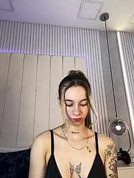 Snapshot of JuliaColemann chatting on February 5, 2026, 12:23 pm JuliaColemann online show from February 5, 2026, 12:23 pm