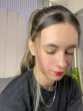 JuliaColemann online show from April 14, 2026, 11:59 am