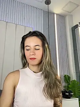 Snapshot of JuliaColemann chatting on April 24, 2026, 3:47 pm JuliaColemann online show from April 24, 2026, 3:47 pm