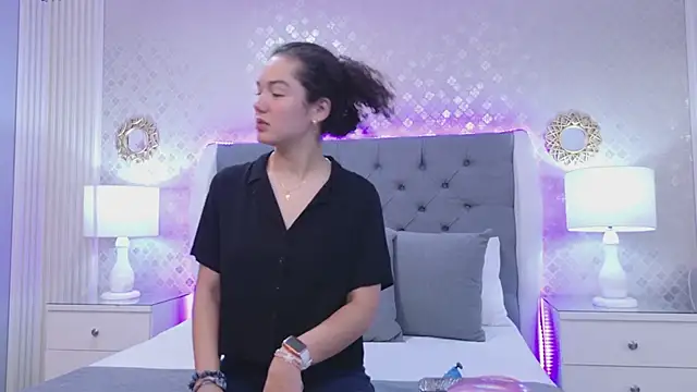 RoxanaAngel online show from February 18, 2026, 5:53 pm