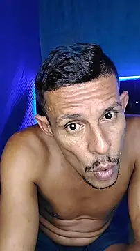 juanmaur22 online show from February 10, 2026, 2:32 am