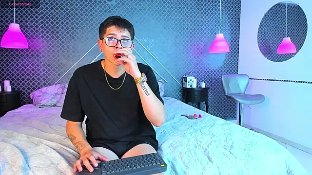 Snapshot of Evie_demn chatting on February 20, 2026, 6:26 am Evie demn online show from February 20, 2026, 6:26 am