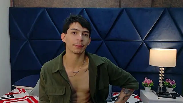 Snapshot of Logan_Woods chatting on February 16, 2026, 8:07 pm Logan Woods online show from February 16, 2026, 8:07 pm