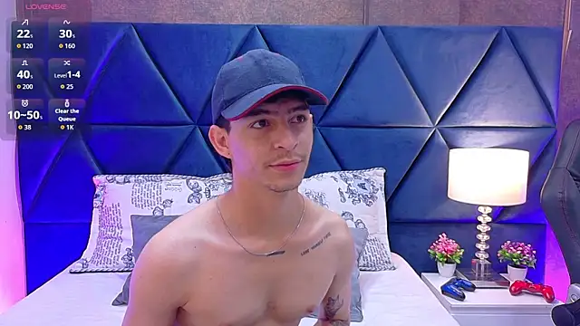 Snapshot of Logan_Woods chatting on February 12, 2026, 2:39 pm Logan Woods online show from February 12, 2026, 2:39 pm