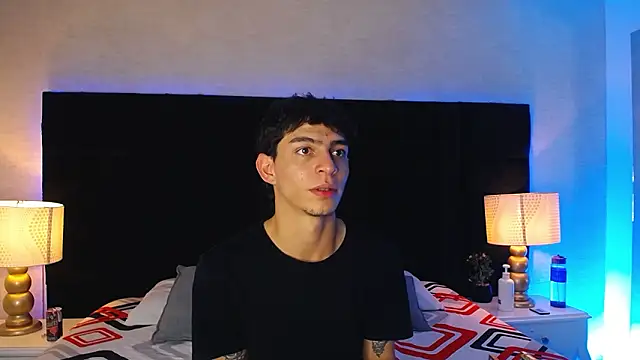 Snapshot of Logan_Woods chatting on February 18, 2026, 1:25 am Logan Woods online show from February 18, 2026, 1:25 am