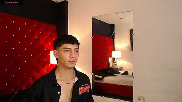 Snapshot of Logan_Woods chatting on January 18, 2026, 9:07 pm Logan Woods online show from January 18, 2026, 9:07 pm