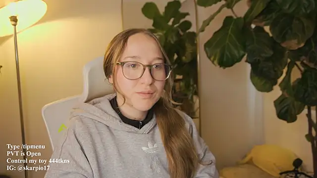 Snapshot of Scarlett_NoirMuse chatting on April 13, 2026, 9:30 pm Scarlett NoirMuse online show from April 13, 2026, 9:30 pm