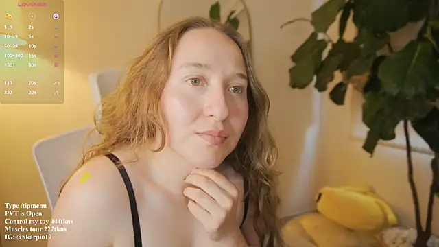 Scarlett NoirMuse online show from May 18, 2026, 8:57 pm
