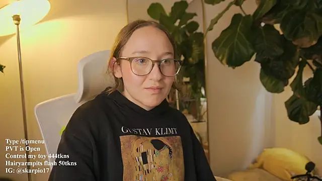 Snapshot of Scarlett_NoirMuse chatting on April 15, 2026, 7:58 pm Scarlett NoirMuse online show from April 15, 2026, 7:58 pm