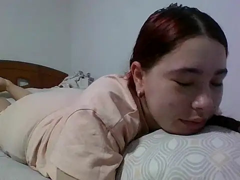 Snapshot of Anni_000 chatting on February 18, 2026, 10:01 am Anni 000 online show from February 18, 2026, 10:01 am