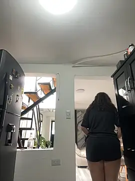 lizzy luminair online show from February 2, 2026, 5:01 pm