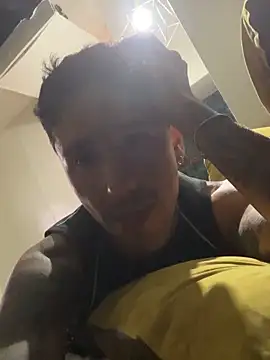 Snapshot of mister_eithan chatting on April 19, 2026, 6:10 pm mister eithan online show from April 19, 2026, 6:10 pm