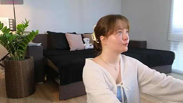 MillaKowal online show from April 5, 2026, 12:23 pm