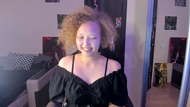 Snapshot of Senya_Sol chatting on March 24, 2026, 10:10 pm Senya Sol online show from March 24, 2026, 10:10 pm