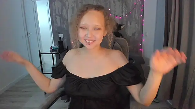 Snapshot of Senya_Sol chatting on July 20, 2026, 12:40 am Senya Sol online show from July 20, 2026, 12:40 am