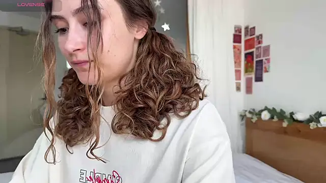 cutiemari online show from May 15, 2026, 5:05 am