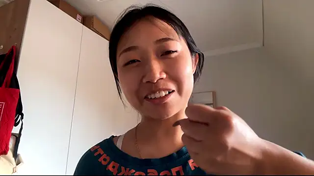 SweetMiaXO online show from May 12, 2026, 8:10 am