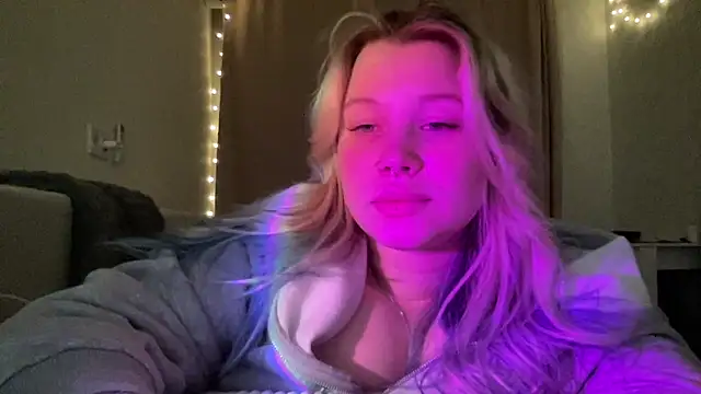 Lulu Di online show from March 15, 2026, 6:37 pm