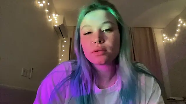 Lulu Di online show from April 19, 2026, 9:06 pm