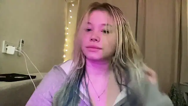 Lulu Di online show from March 12, 2026, 5:28 pm