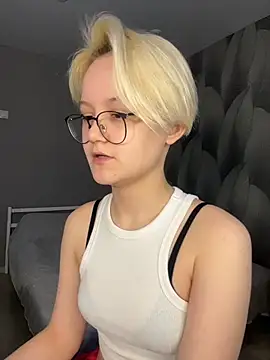 Snapshot of LuunaDorean chatting on February 18, 2026, 6:00 am LuunaDorean online show from February 18, 2026, 6:00 am