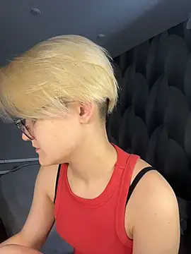 Snapshot of LuunaDorean chatting on February 12, 2026, 7:52 am LuunaDorean online show from February 12, 2026, 7:52 am