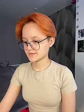 Snapshot of LuunaDorean chatting on February 22, 2026, 9:55 am LuunaDorean online show from February 22, 2026, 9:55 am