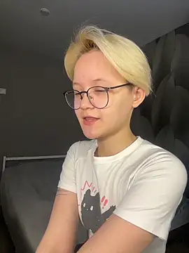 Snapshot of LuunaDorean chatting on February 13, 2026, 6:24 am LuunaDorean online show from February 13, 2026, 6:24 am