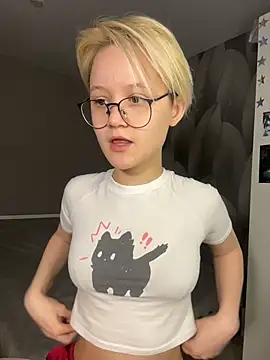 Snapshot of LuunaDorean chatting on February 14, 2026, 11:16 pm LuunaDorean online show from February 14, 2026, 11:16 pm