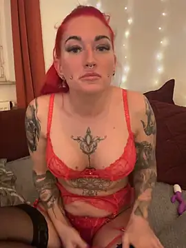 Snapshot of MrsRedFoxy chatting on February 13, 2026, 9:48 pm MrsRedFoxy online show from February 13, 2026, 9:48 pm