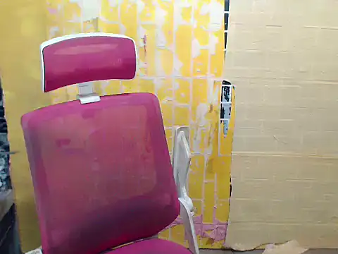 JuicyFoxCock online show from May 13, 2026, 12:34 pm