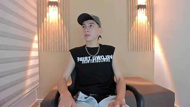 Snapshot of lian_cameron chatting on February 2, 2026, 3:49 am lian cameron online show from February 2, 2026, 3:49 am