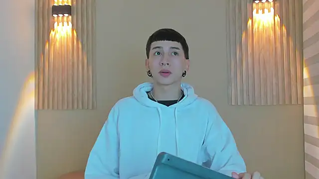 Snapshot of lian_cameron chatting on February 20, 2026, 3:58 am lian cameron online show from February 20, 2026, 3:58 am